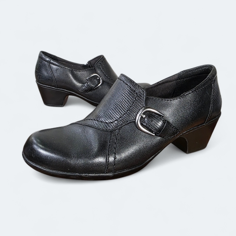 Clarks Booties Women's Size 7.5 Black Leather Heeled Loafers